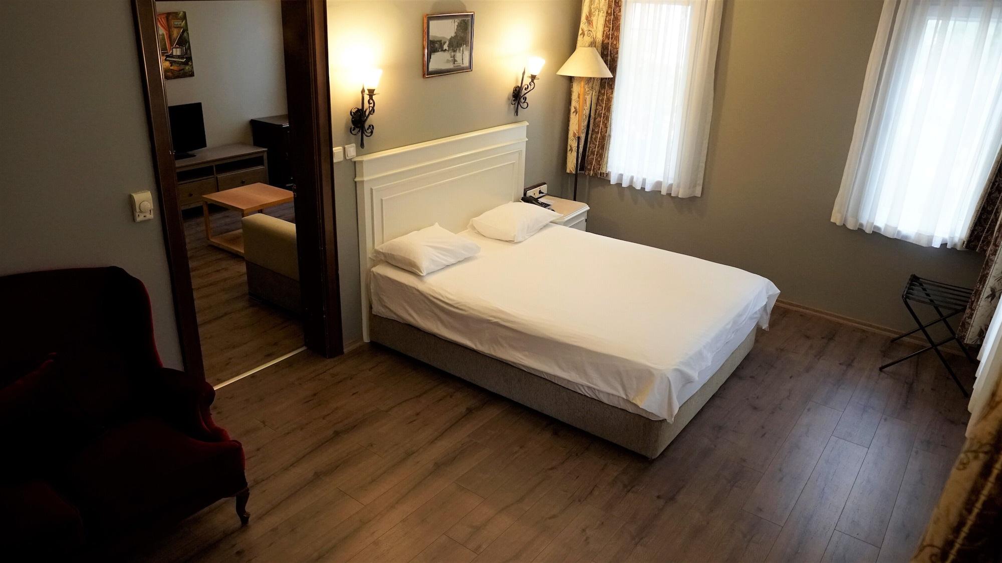 Montania Town Hotel מודניה מראה חיצוני תמונה