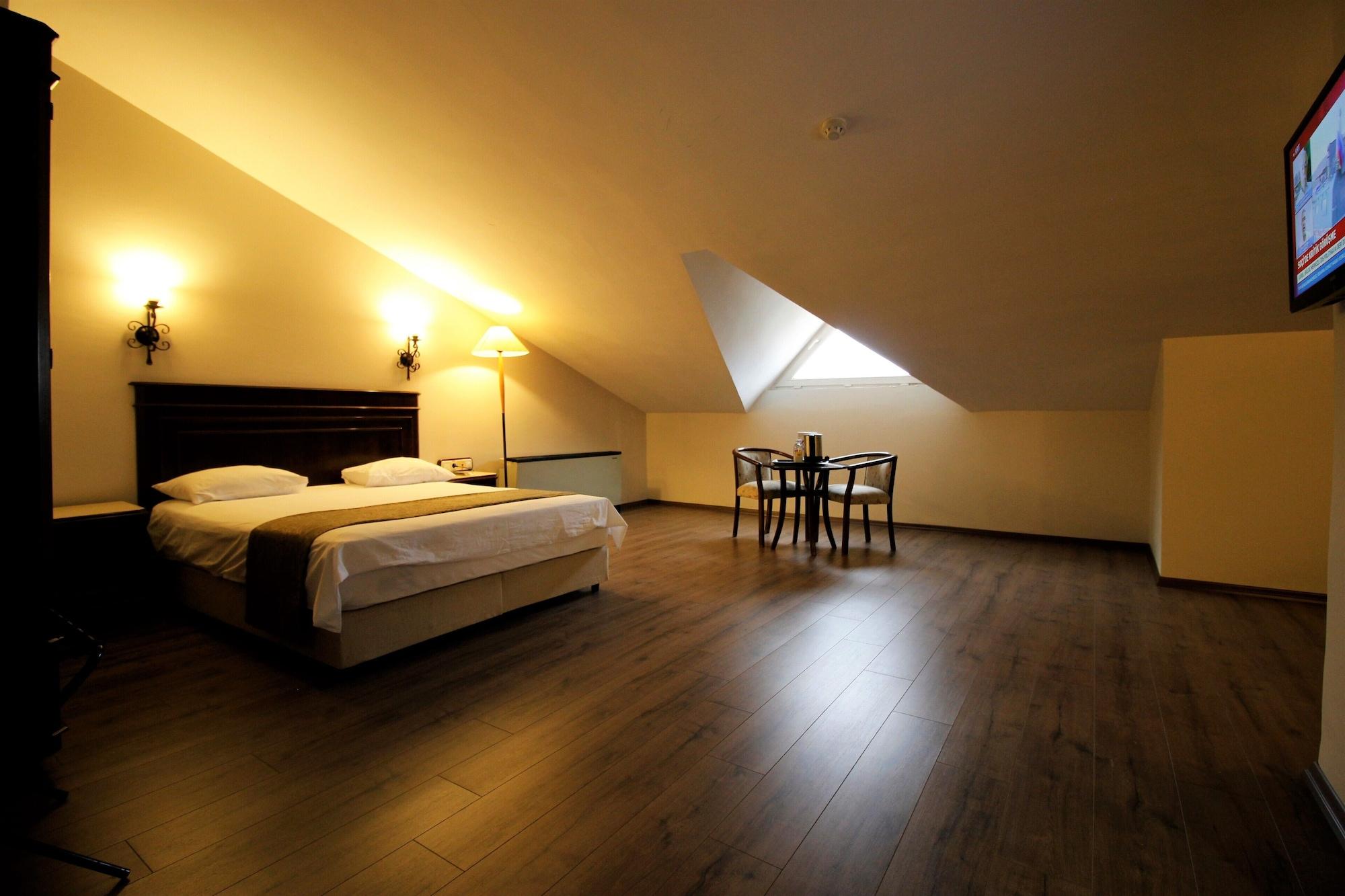 Montania Town Hotel מודניה מראה חיצוני תמונה