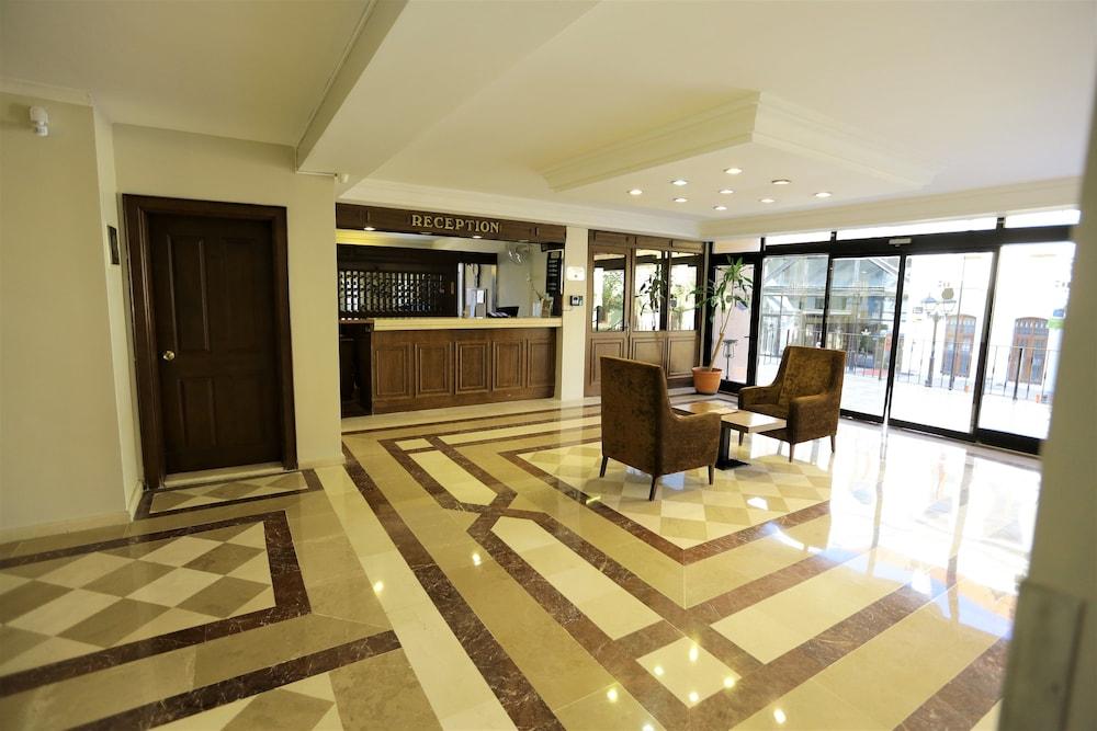 Montania Town Hotel מודניה מראה חיצוני תמונה