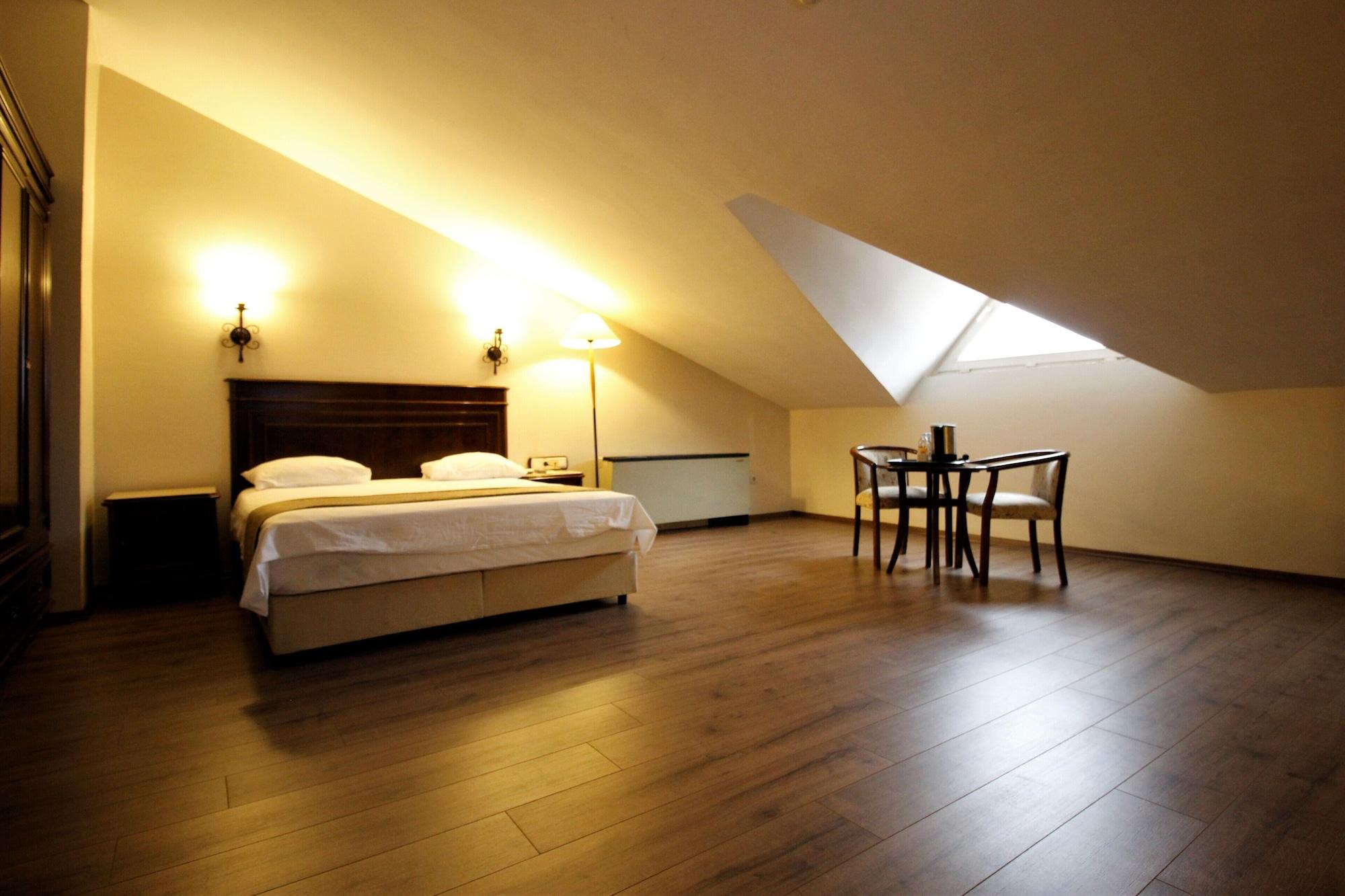 Montania Town Hotel מודניה מראה חיצוני תמונה