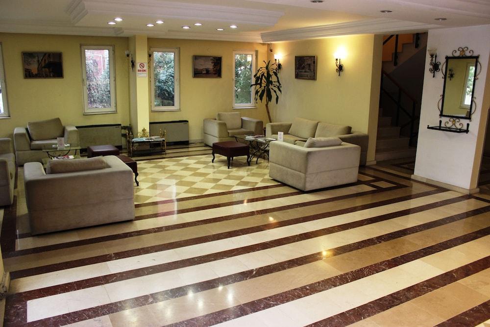 Montania Town Hotel מודניה מראה חיצוני תמונה