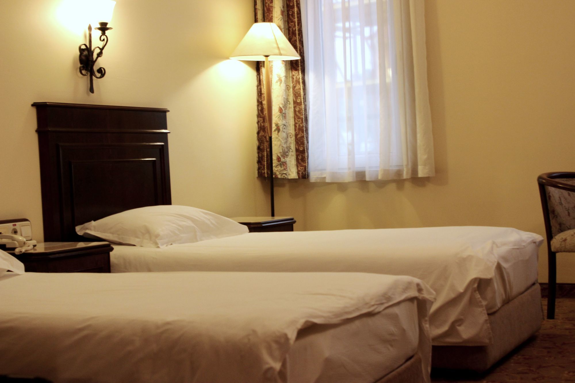 Montania Town Hotel מודניה מראה חיצוני תמונה