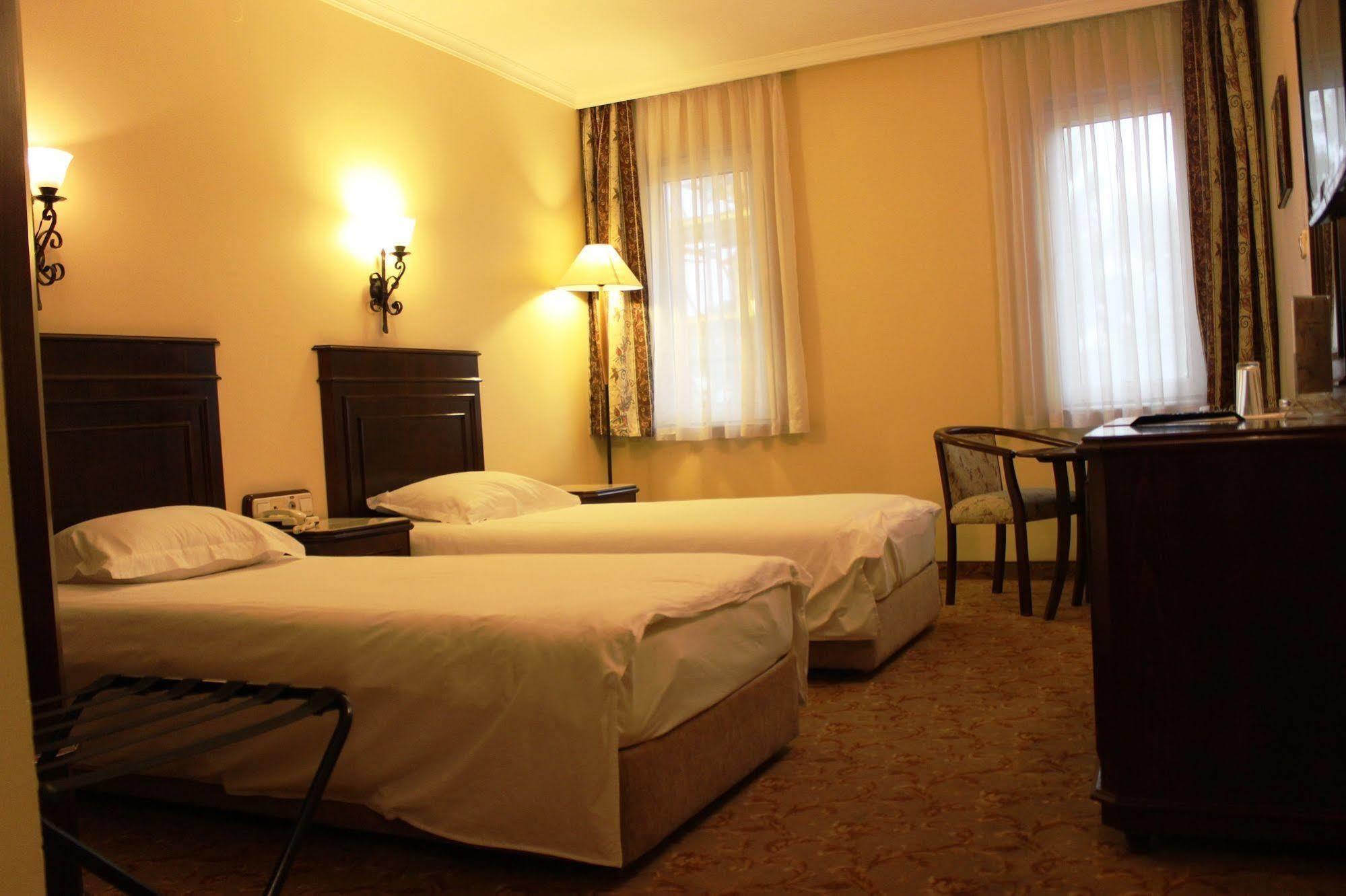 Montania Town Hotel מודניה מראה חיצוני תמונה
