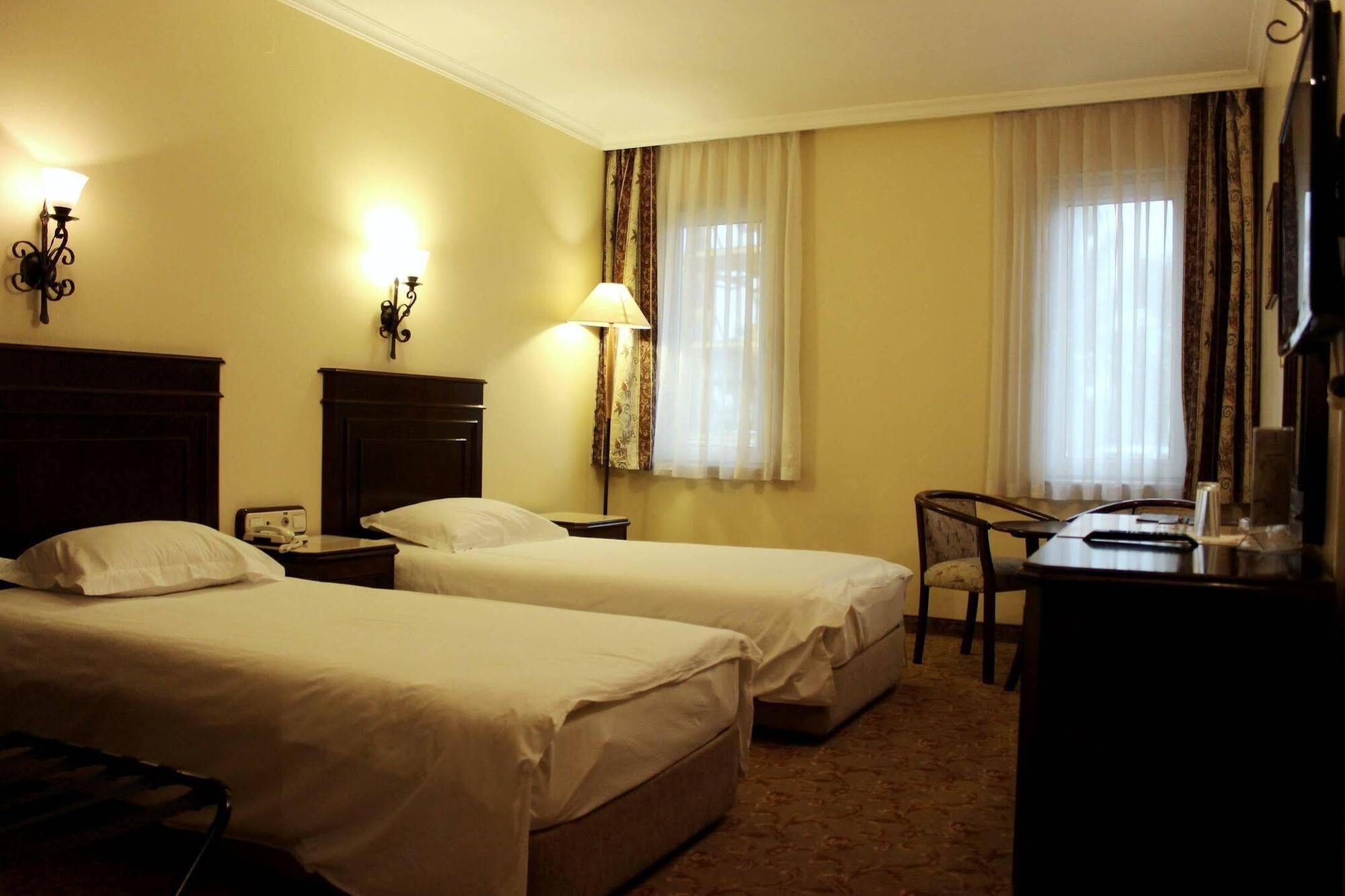 Montania Town Hotel מודניה מראה חיצוני תמונה