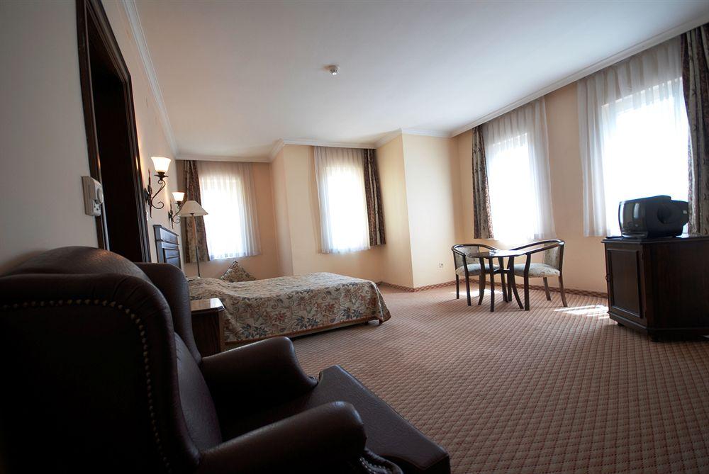 Montania Town Hotel מודניה מראה חיצוני תמונה